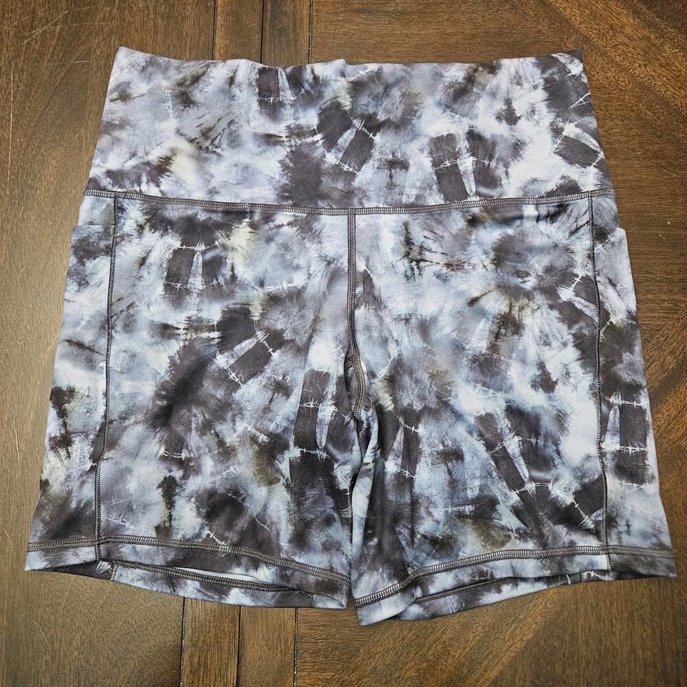 Athleta Tie-Dye High-Rise Athletic Shorts in Gray and Black